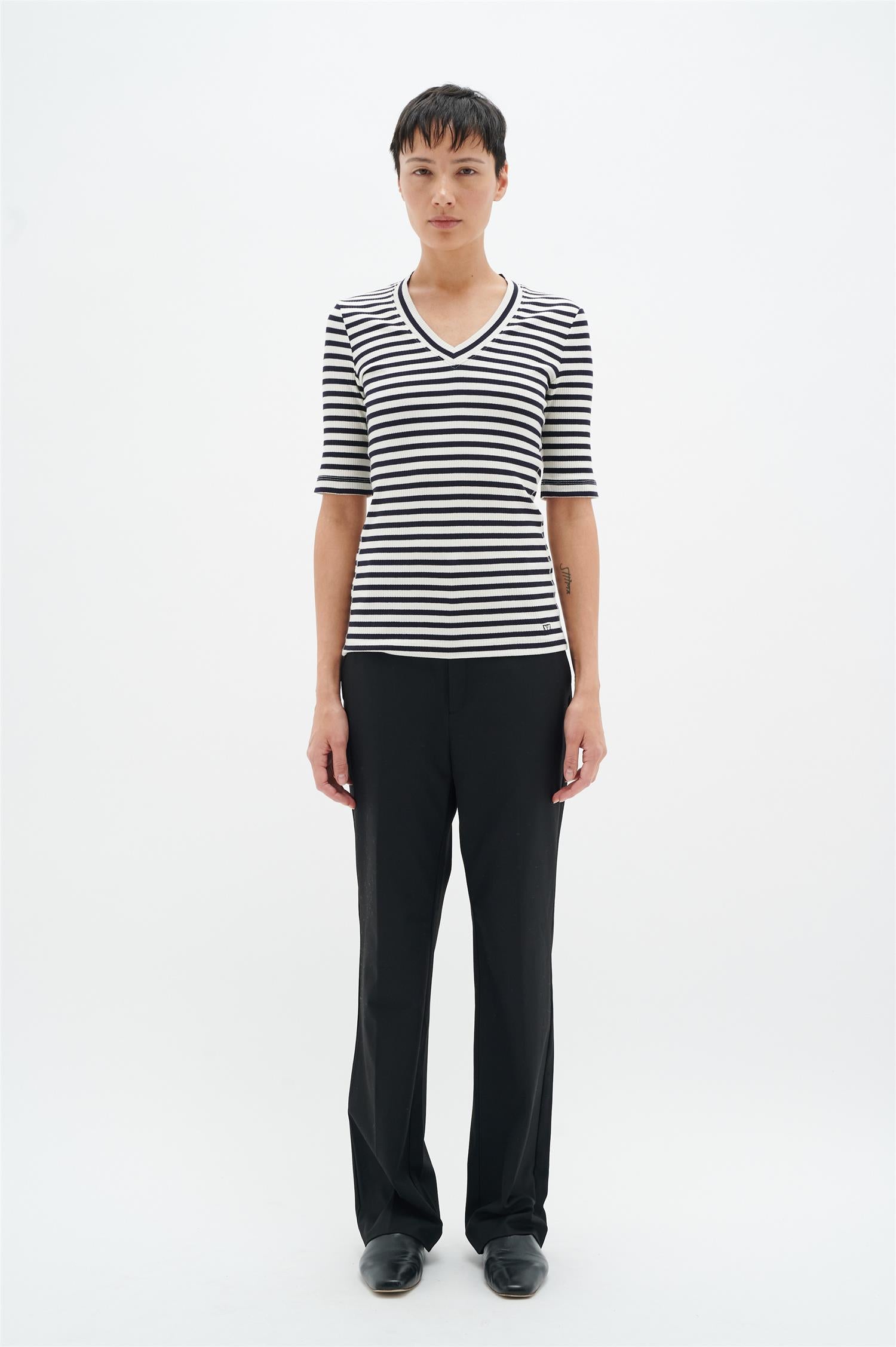 DagnaIW Striped V T-Shirt
