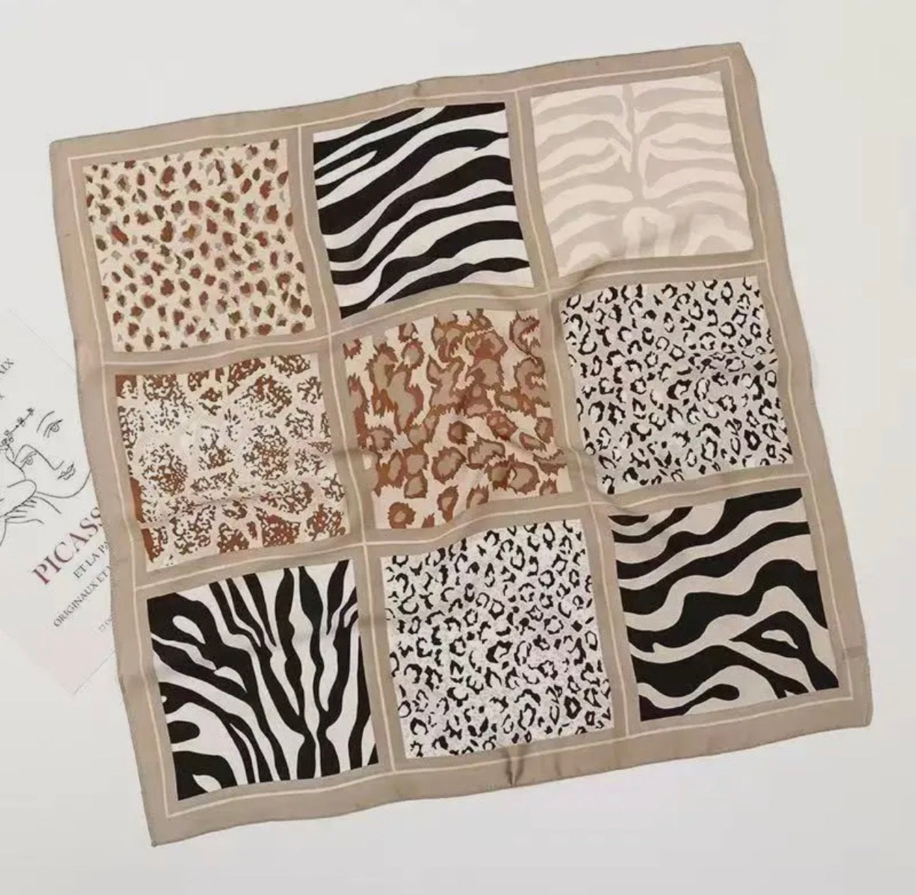 GRAPHIC JUNGLE SCARF