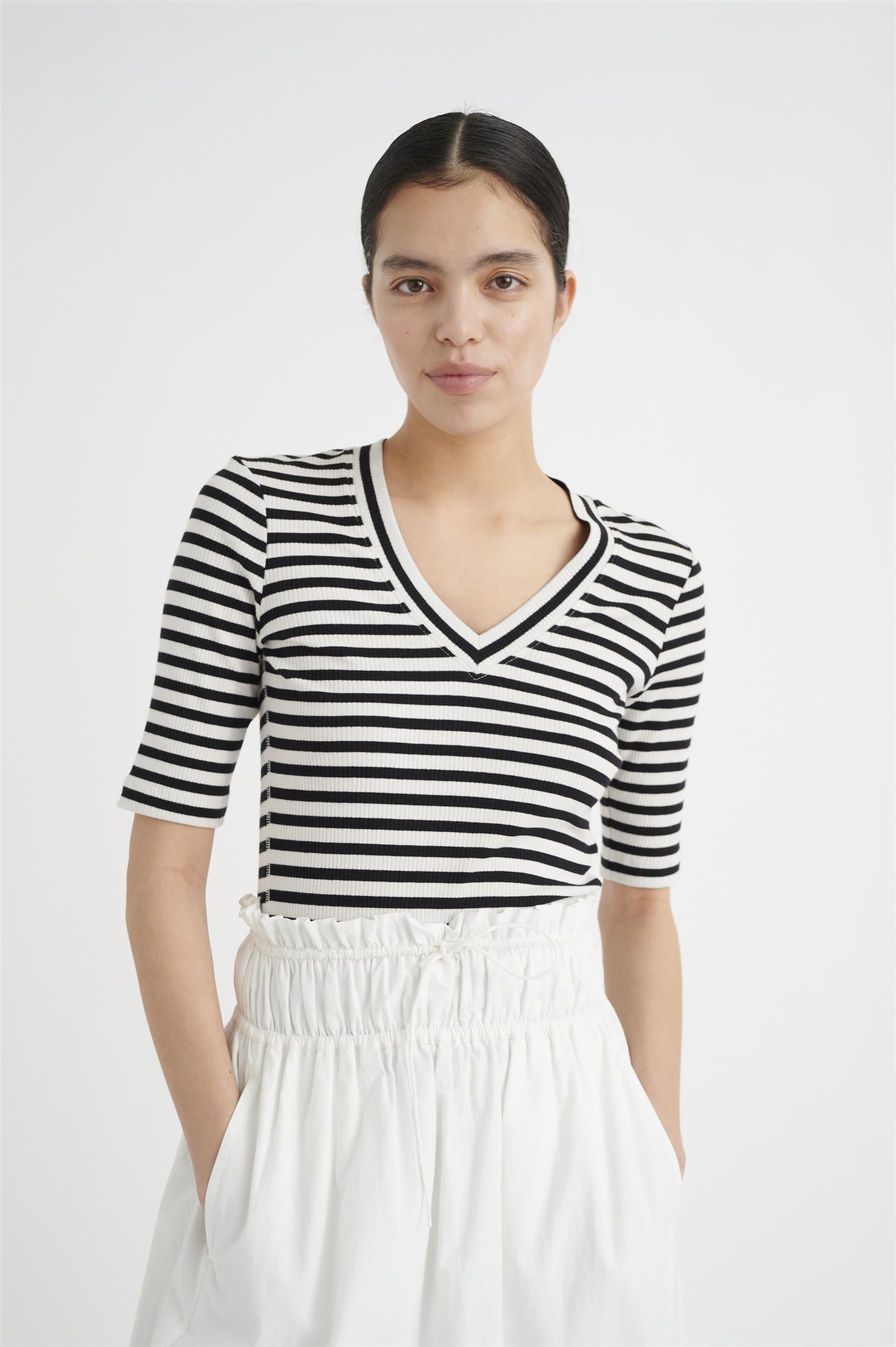 DagnaIW Striped V T-Shirt