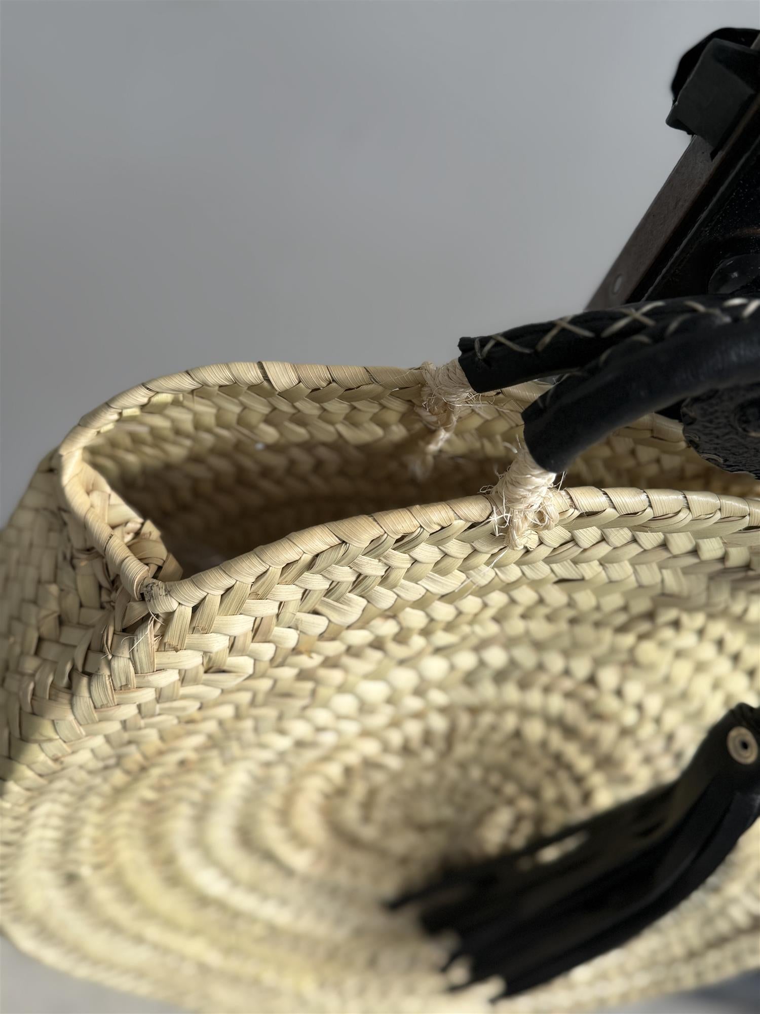Round straw bag