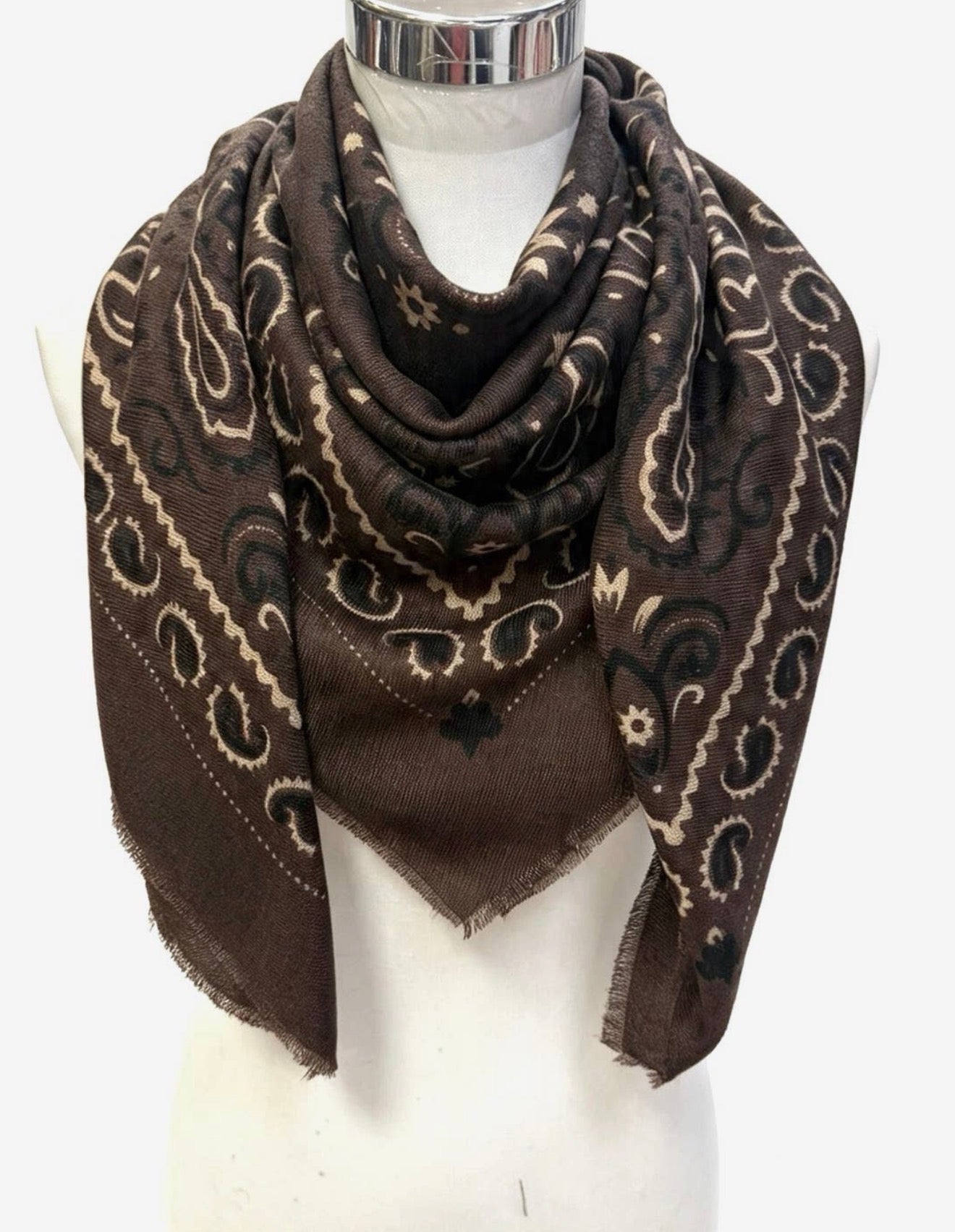 LARGE WOOLEN SQUARE BANDANA